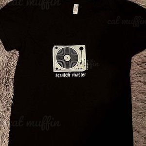 SCRATCH MASTER T SHIRT DJ / MUSIC TOP sz SMALL Y2K
